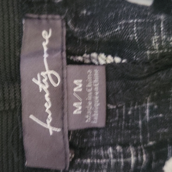 Black and White Floral Skirt - Picture 2 of 4